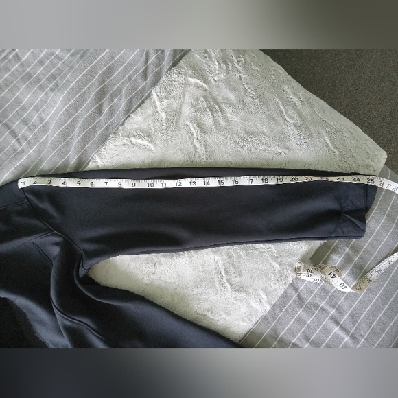 WindRiver Women's Softshell Jacket - Picture 3 of 5